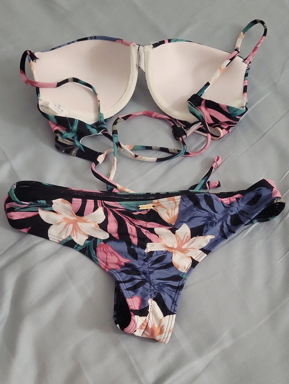 Hollister Tropical Print Bikini Top - Black, Green, Pink Size XS